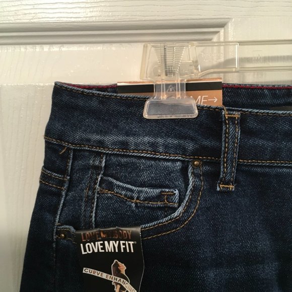 One 5 One Stretchy Curvy Denim Shorts - Picture 3 of 7